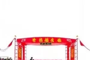 两张聊天截图并排对比的示意图